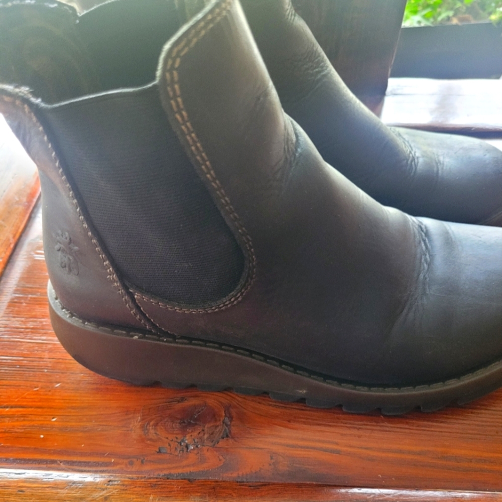 FLY ladies black leather bootie 36